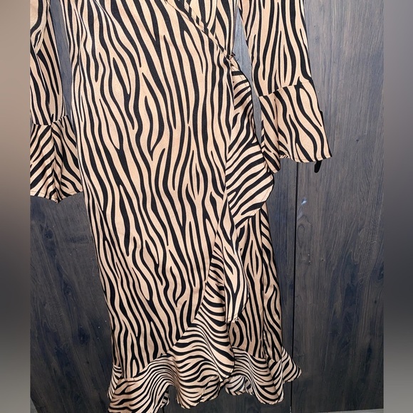 Elegant Zebra Print Wrap Dress size S - Picture 8 of 9